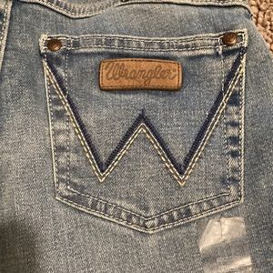 00x32 Wrangler Retro “Mae” Mid-rise